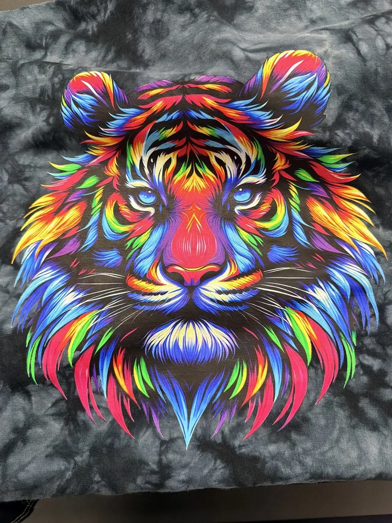 Close-up of the rainbow tiger transfer showing fine color detail